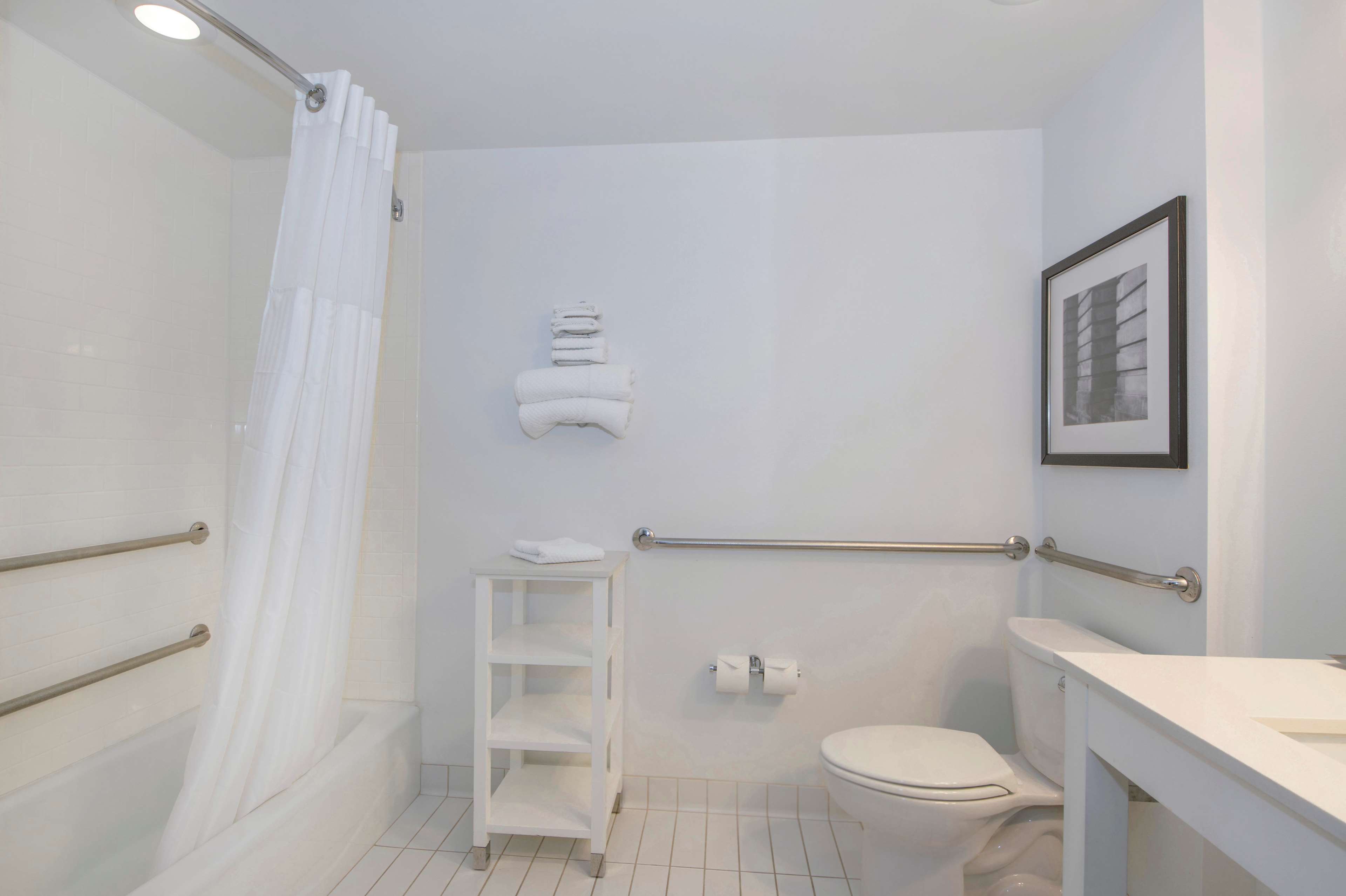 Фото Hilton Garden Inn Raleigh-Cary