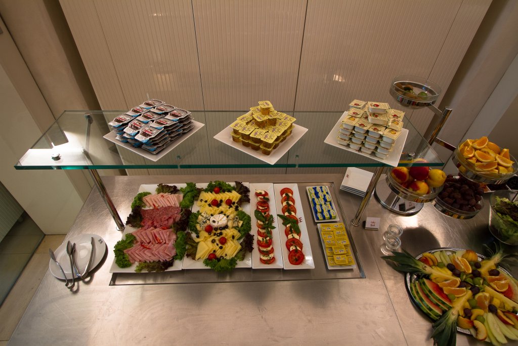 Фото Hotel Three Storks