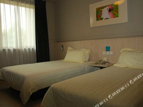 Гостиница Jinjiang Inn Jinan Jingsanweiba Road в Цзинане
