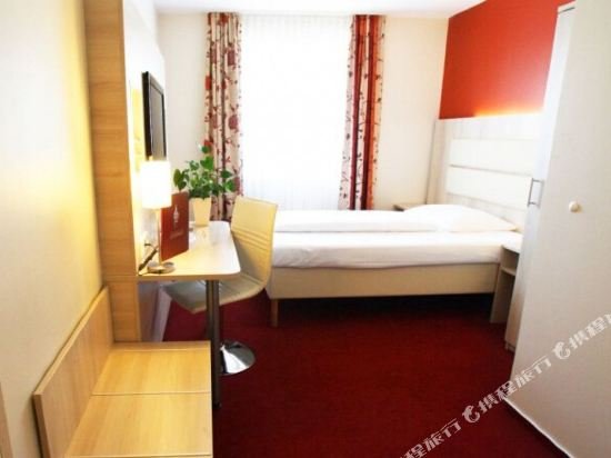 Фото Hotel Rödelheimer Hof - Am Wasserturm