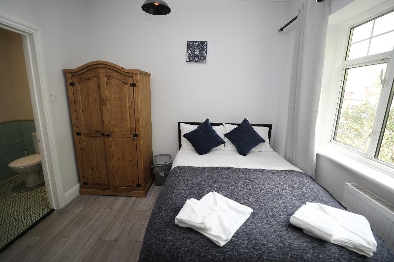 Фото Golders Park Hotel