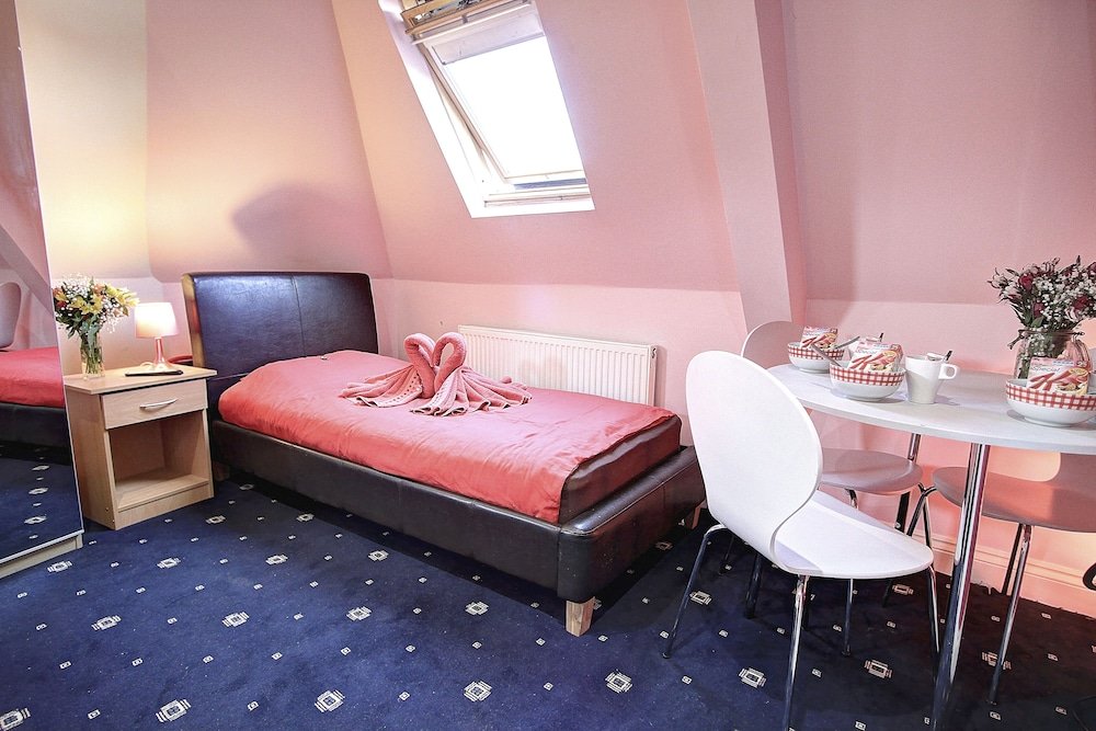 Фото Beaconsfield Hotel