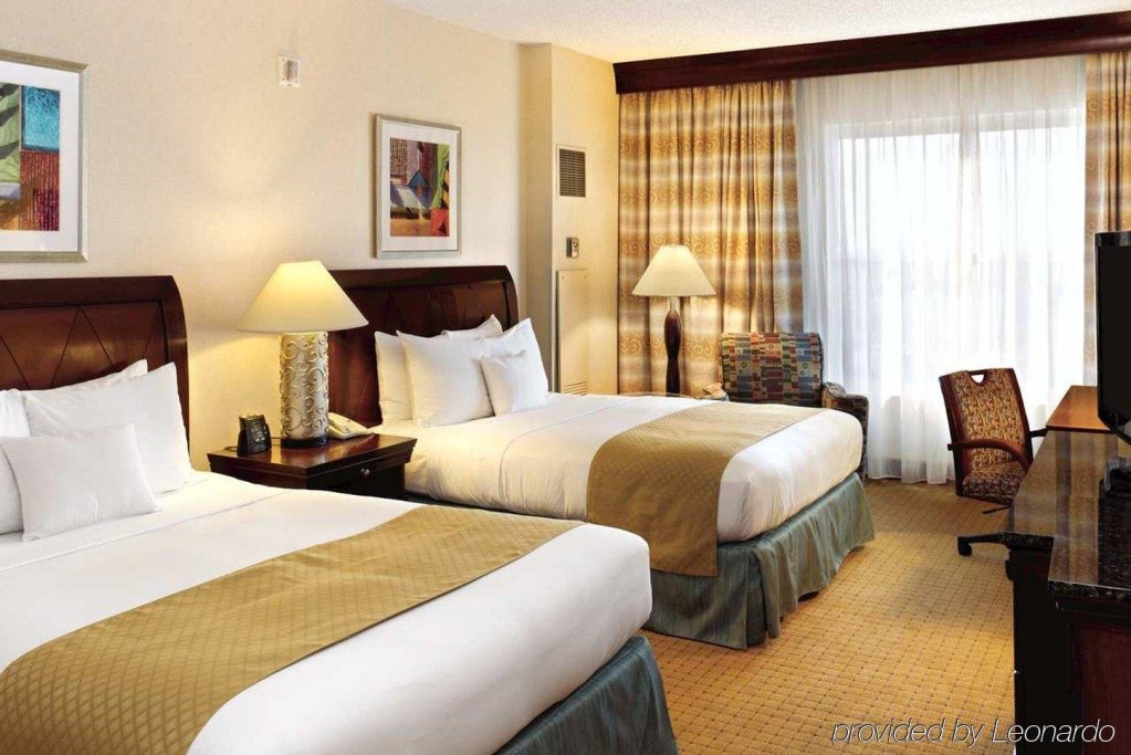 Фото DoubleTree by Hilton Hotel Modesto