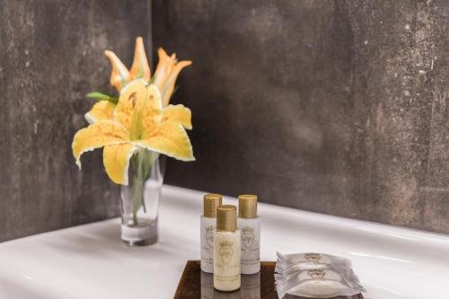 Фото Astoria Deluxe Rooms