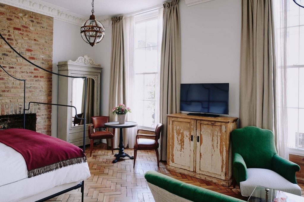 Фото Artist Residence London