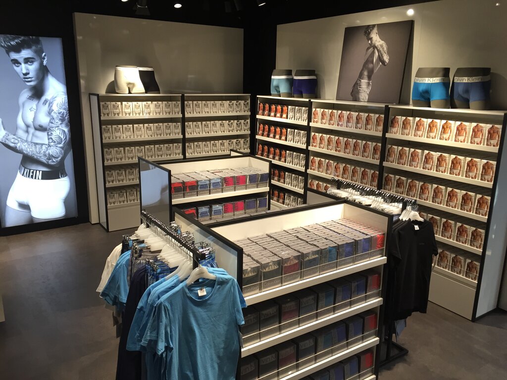Clothing store Calvin Klein Outlet, England, photo