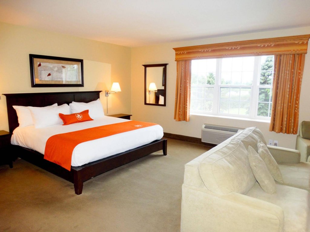 Фото Amsterdam Inn & Suites Sussex