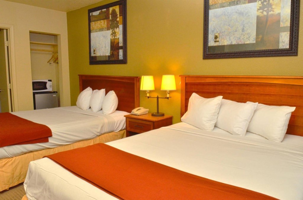 Фото Motel 6 Modesto, Ca - Downtown