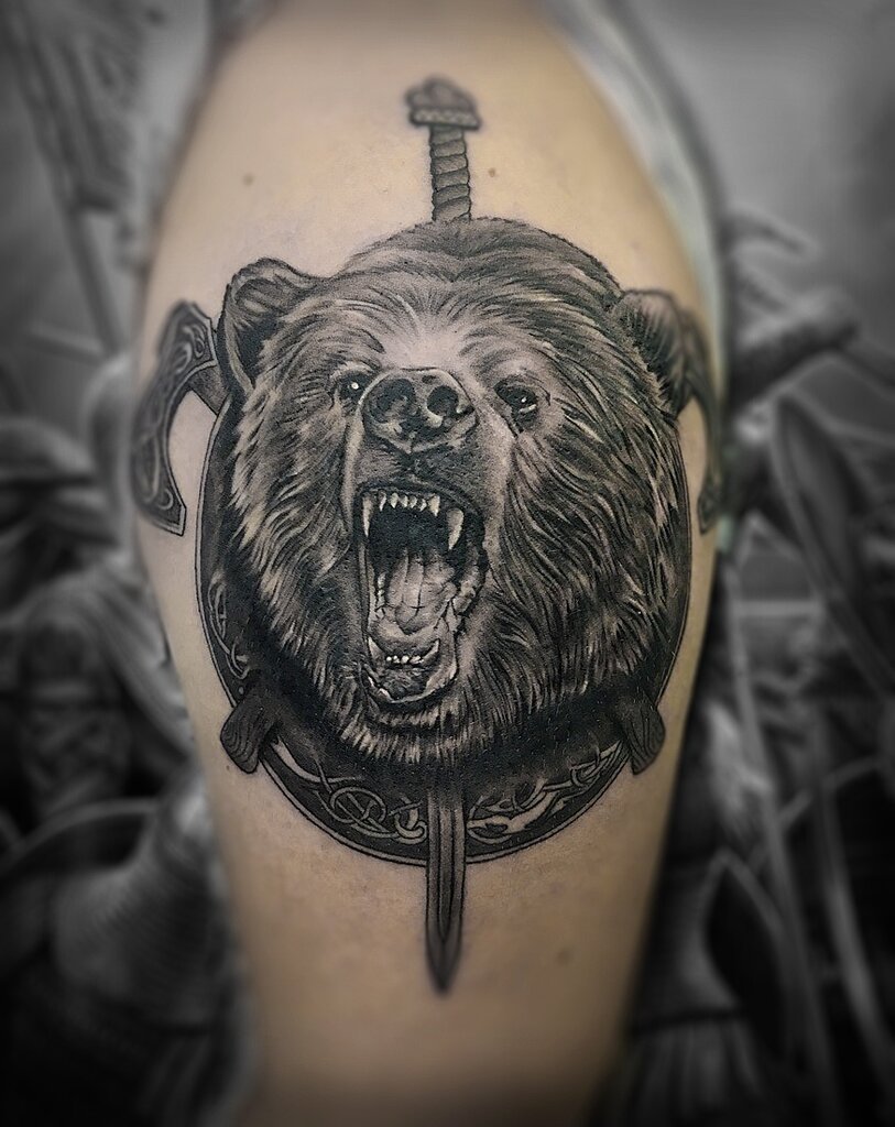Оскал медведя тату эскиз на плечо