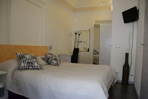 Гостиница Catania Etnea Bed and Breakfast в Катании