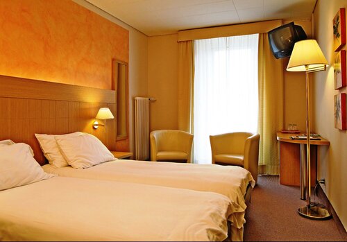 Внешний вид отеля Hotel Du Lac Locarno в Лока́рно, фото 3