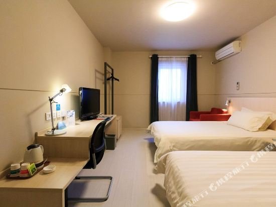 Фото Jinjiang Inn Xinxiang Railway Station