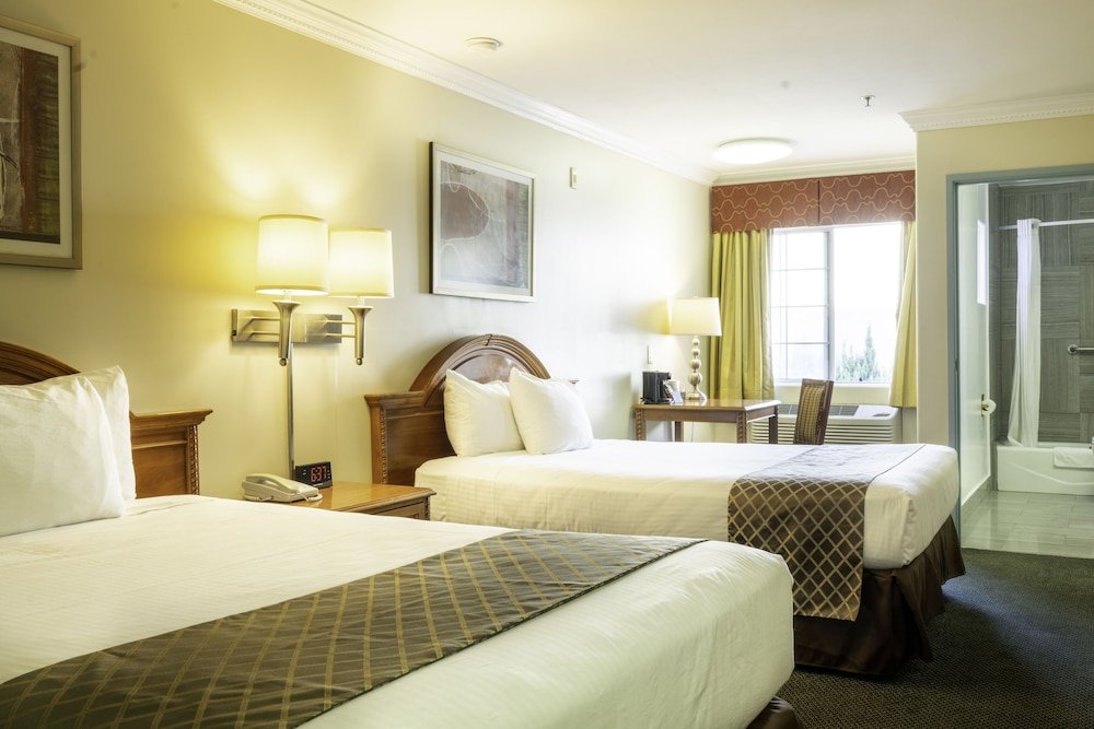 Фото Days Inn by Wyndham Santa Monica/Los Angeles