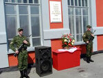 Памятная доска на старом здании железнодорожного вокзала (площадь Победы, 10Б), мемориальная доска, закладной камень в Барнауле