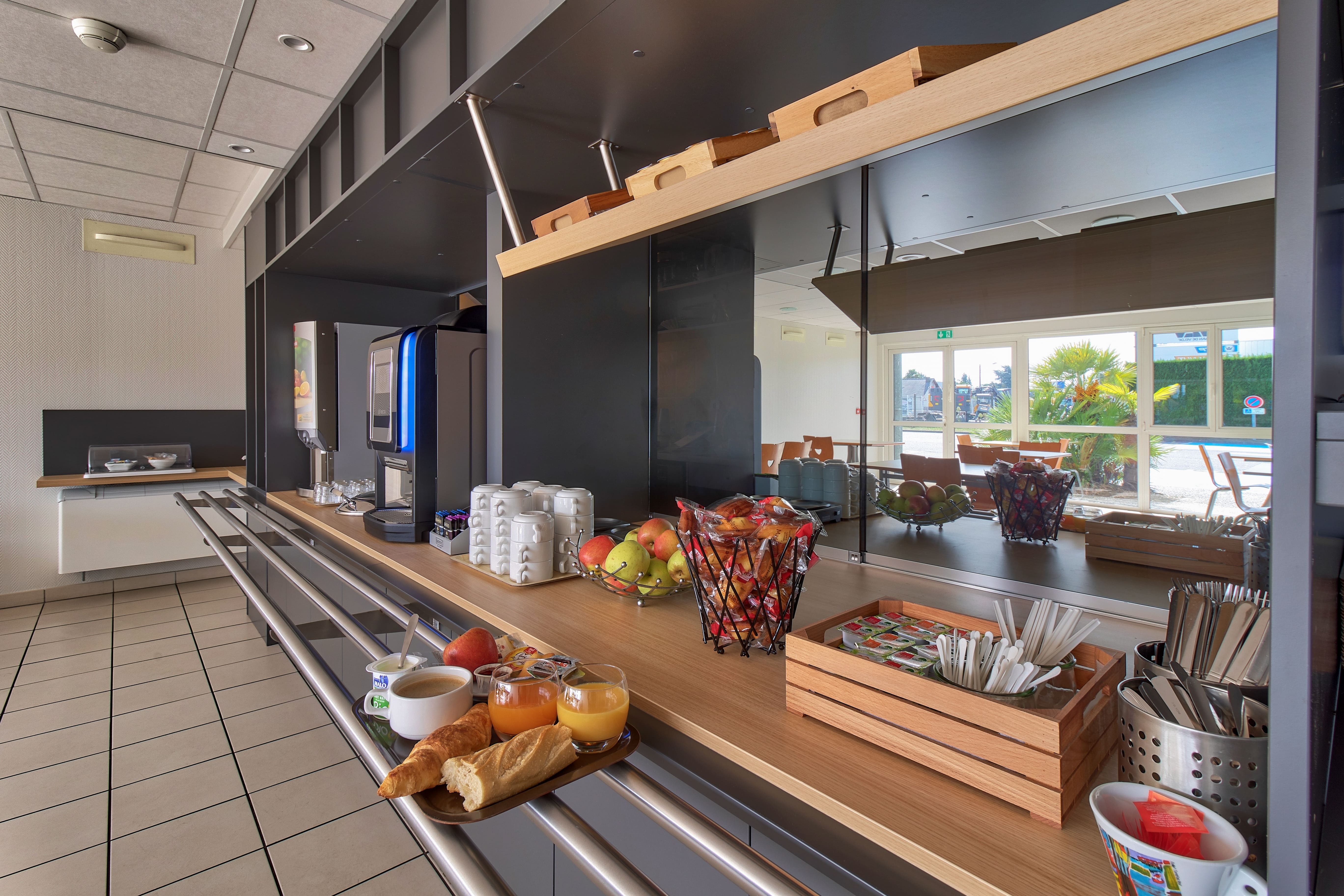 Фото B&b Hotel Pau Lescar