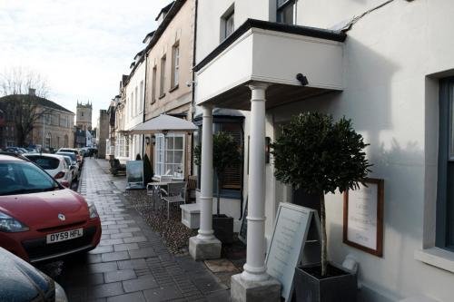 Фото Marlborough Arms Hotel