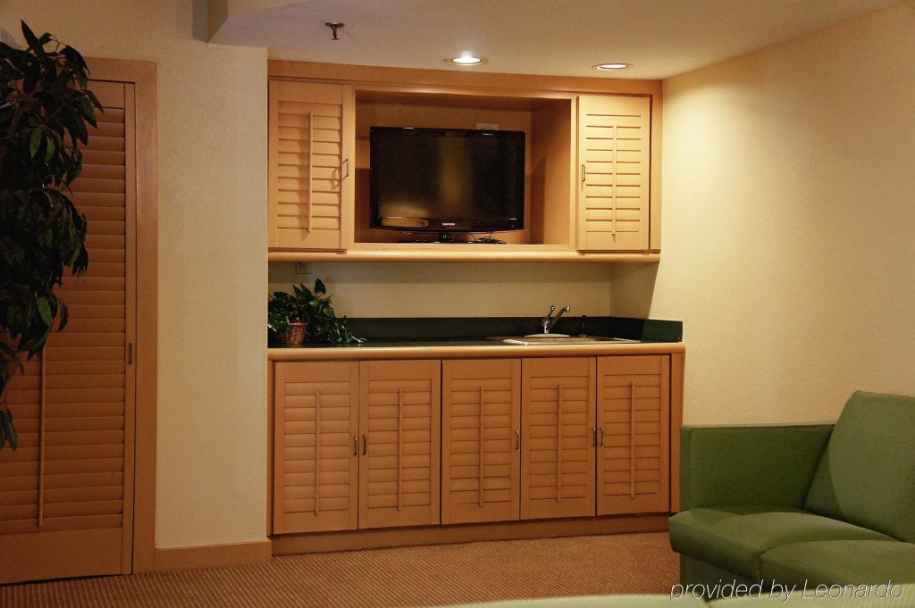 Фото La Quinta Inn & Suites by Wyndham Myrtle Beach - N Kings Hwy