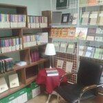 Lomonosov (Maly Lyovshinsky Lane, 3), bookstore