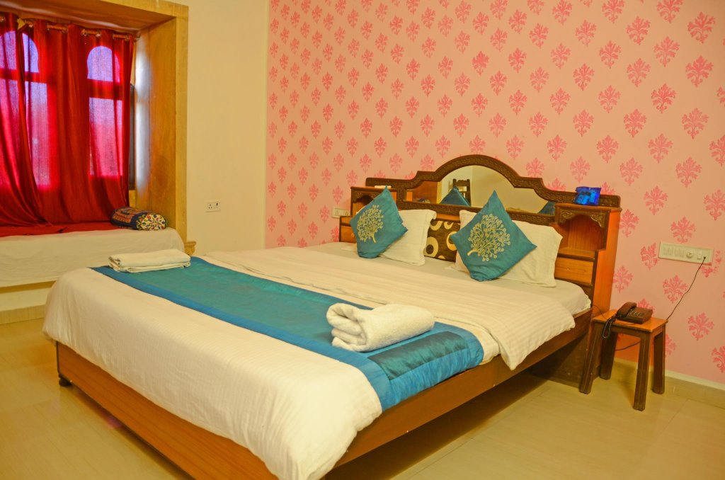 Фото Hotel Marina Mahal