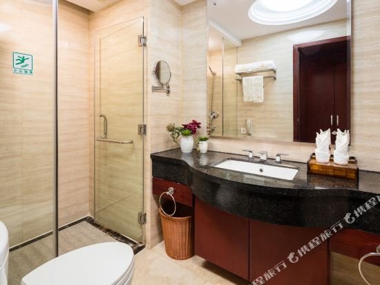 Фото Guangzhou Gorgeous Hotel