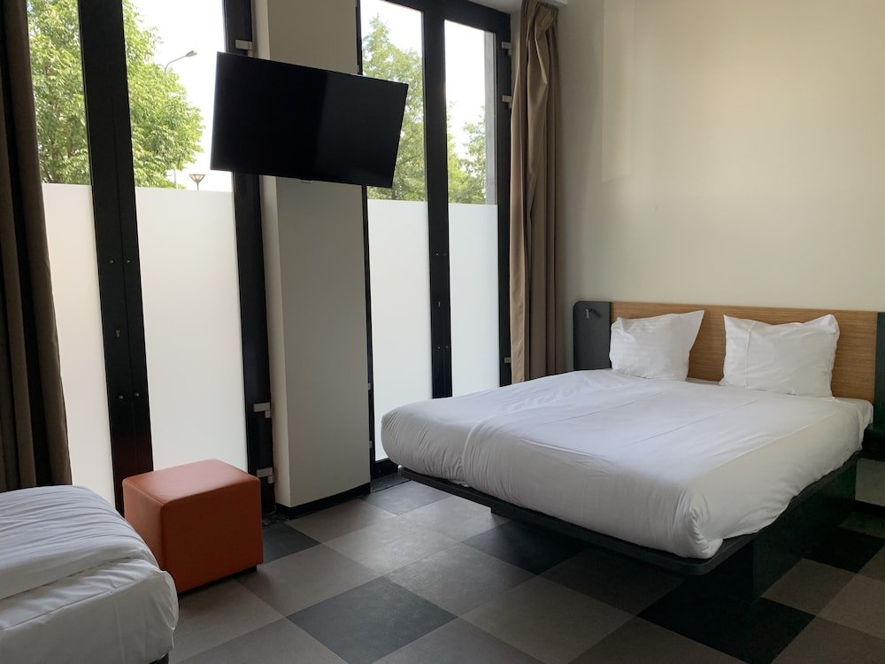 Фото EasyHotel Maastricht City Centre