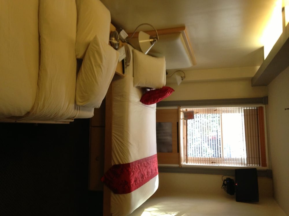 Фото Colonial House Inn