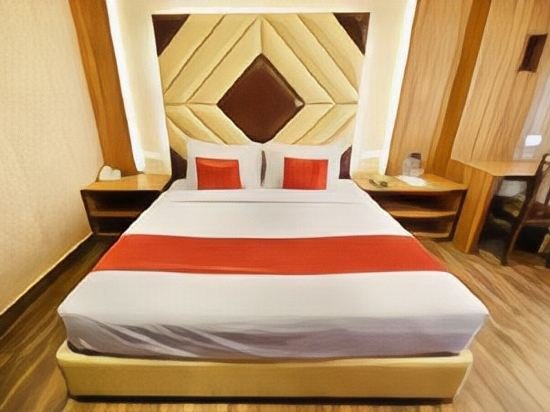 Фото Hotel Riyasat