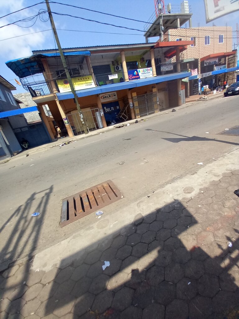 Household appliances store Delron, Accra, photo
