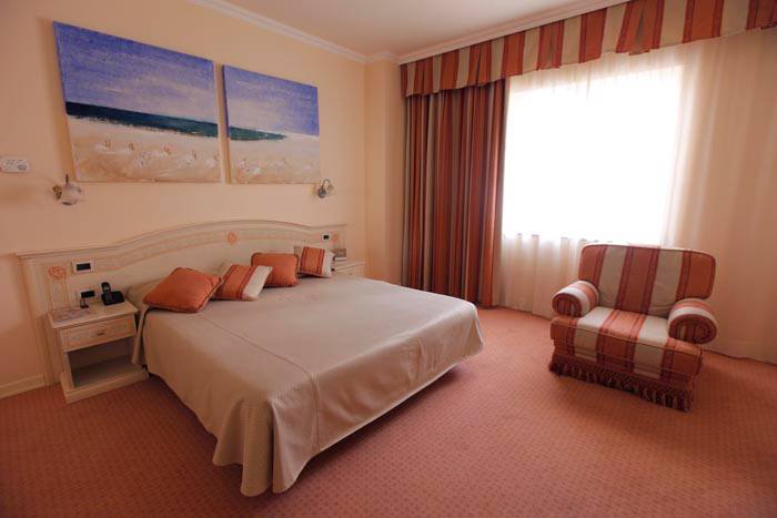 Фото Grand Hotel Yerevan