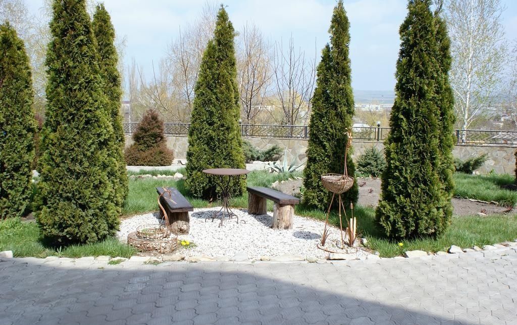 Фото Монест