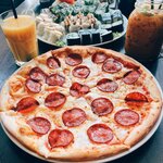 Sushkof i Pizza (ulitsa Malysheva, 1Б) ، مطعم سوشي