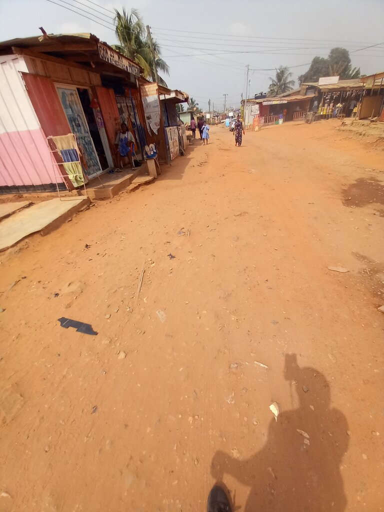Hairdresser God Is Good, Accra, photo
