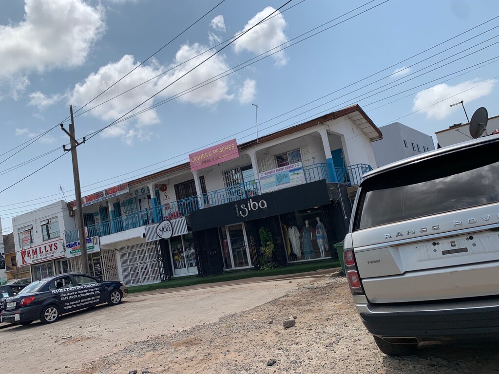 Beauty salon Lashes & Peaches, Accra, photo