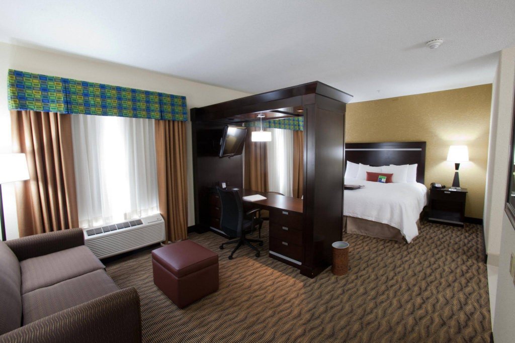 Фото Hampton Inn & Suites Dallas I-30 Cockrell Hill