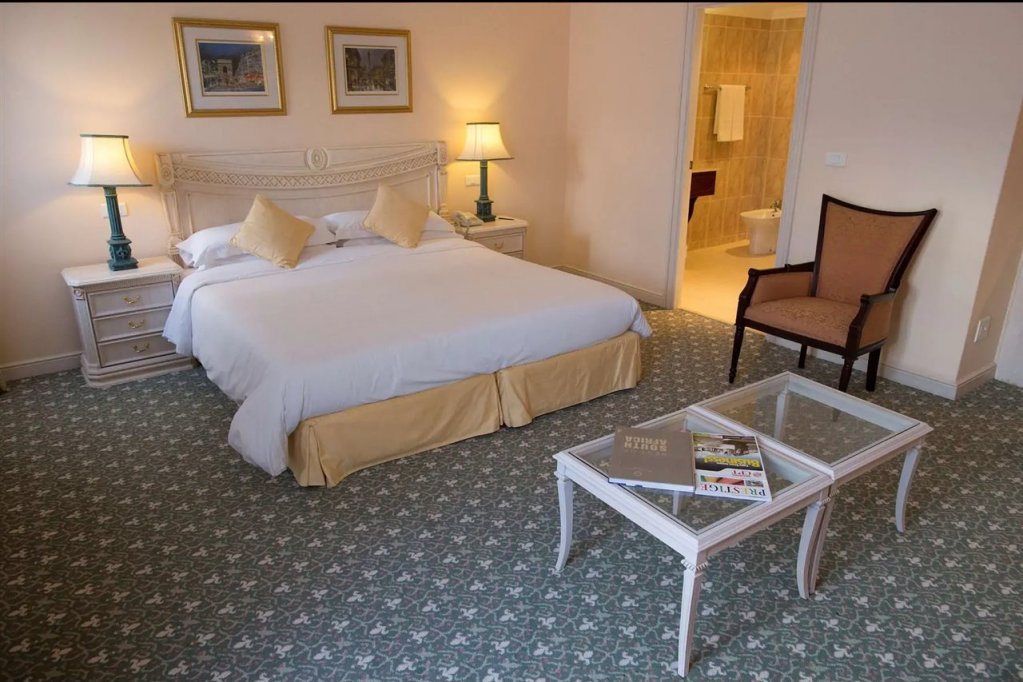 Фото Radisson Blu Le Vendome Hotel, Cape Town