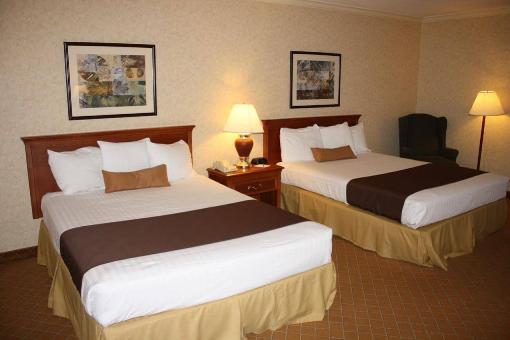 Фото Holiday Inn Express & Suites Camarillo, an Ihg Hotel