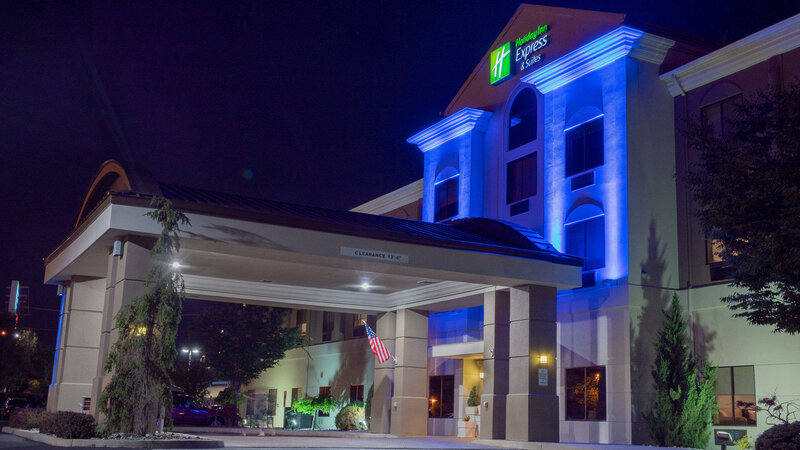 Гостиница Holiday Inn Express and Suites Newton, an Ihg Hotel