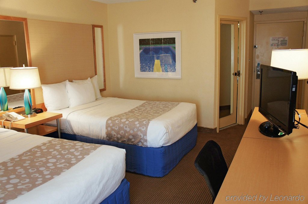 Фото La Quinta Inn & Suites by Wyndham Myrtle Beach - N Kings Hwy