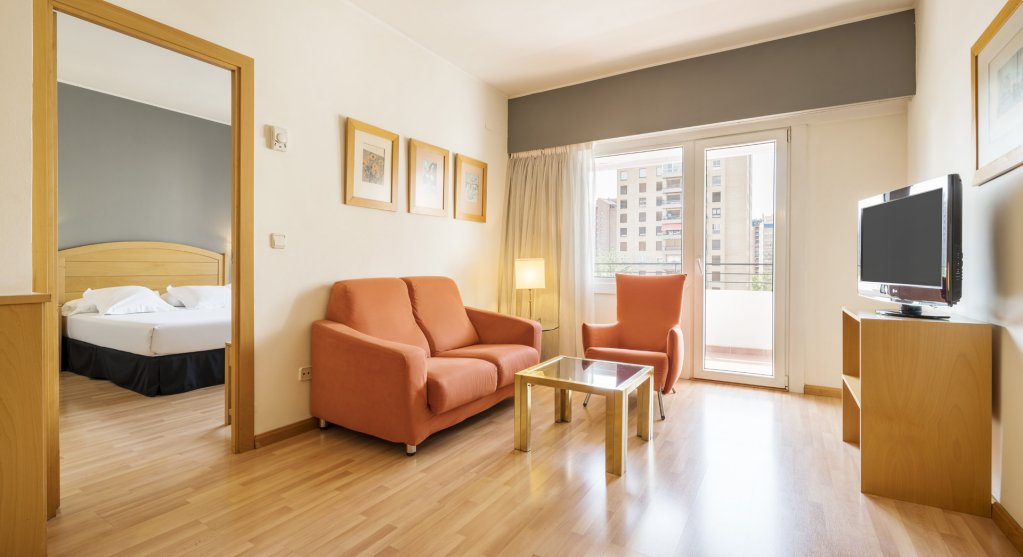 Фото Hotel Ilunion Romareda