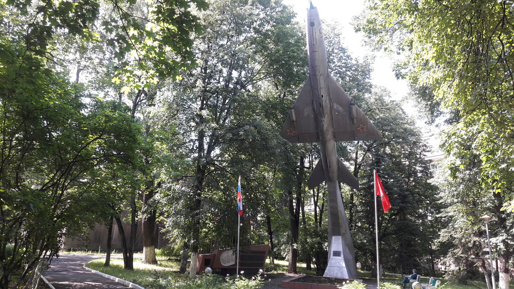 Monument to technology Истребитель МиГ-21 от благодарных лётчиков - сотрудникам госпиталя, Moscow, photo