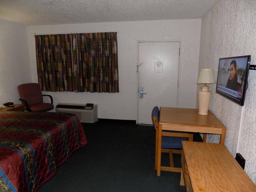 Фото Topeka Plaza Inn