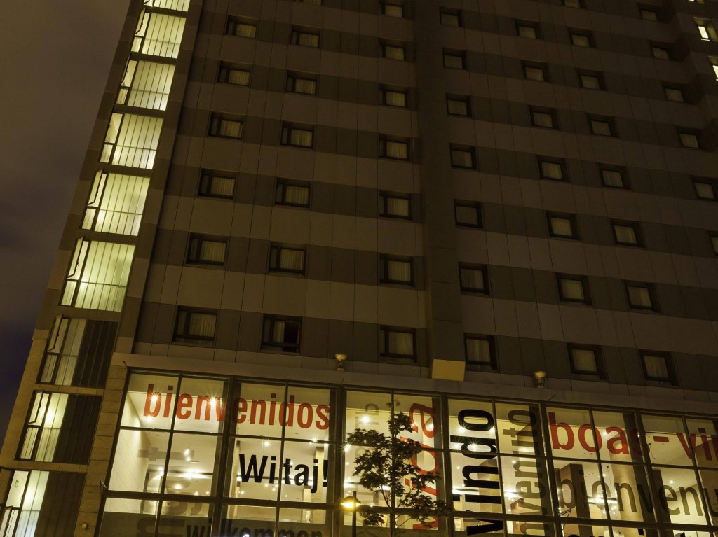 Фото Hotel Ilunion Valencia 4