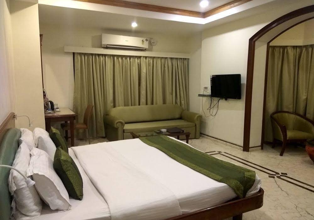 Фото Garden Hotel