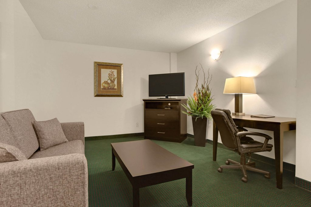 Фото Comfort Inn & Suites