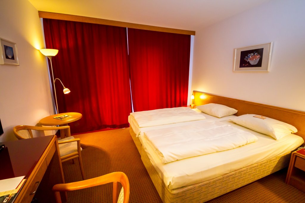 Фото Отель Hk Dusseldorf City