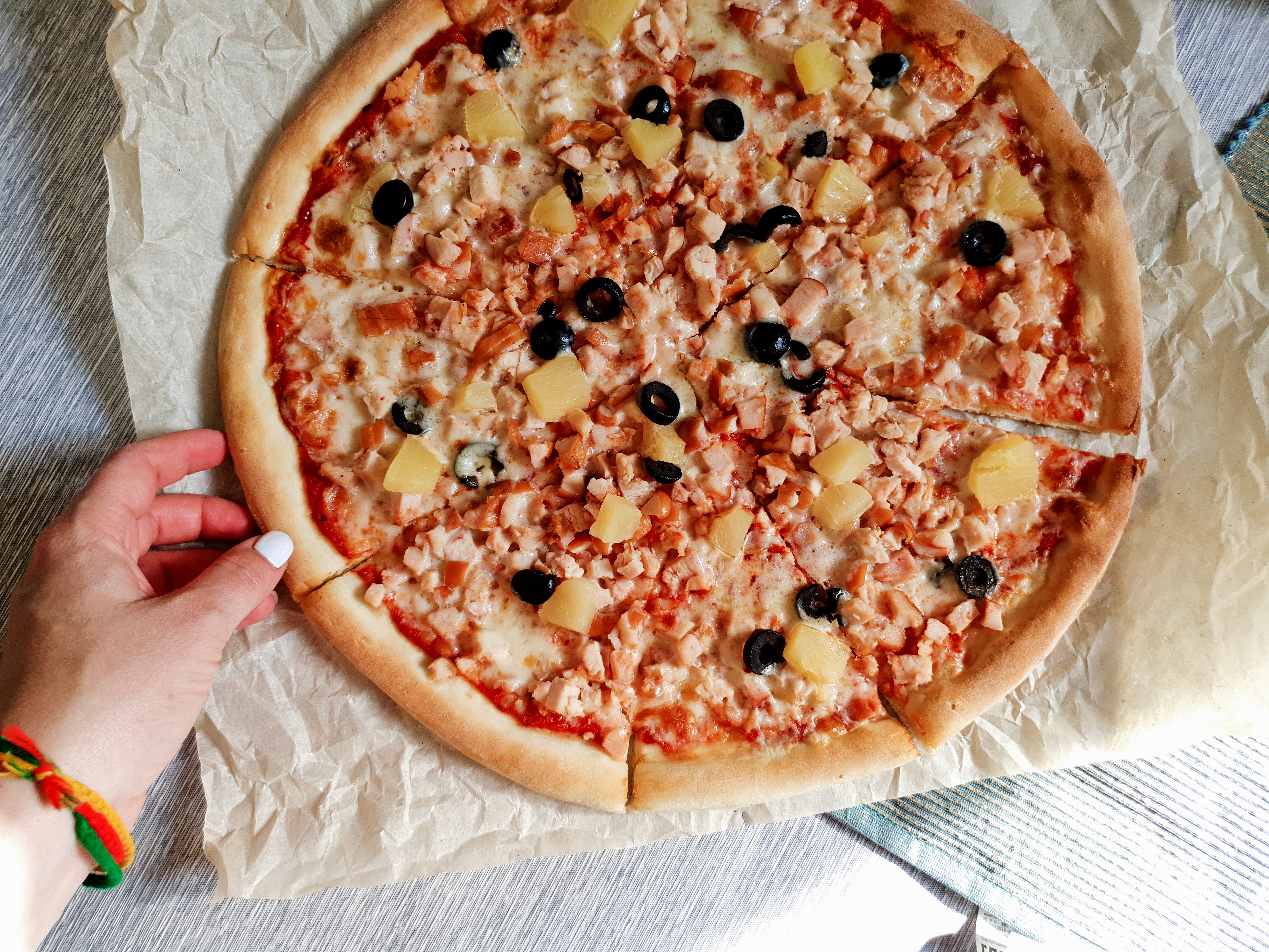 Пикантная пицца-пирог с лососем: рецепт для истинных гурманов