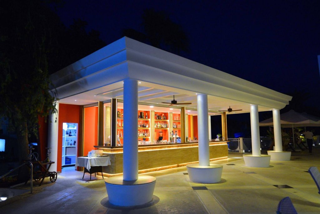 Фото Golden Coast Beach