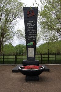 Обелиск павшим солдатам в Великой Отечественной войне (Оренбургская область, Новоорский район, Караганский сельсовет, село Караганка), памятник, мемориал в Оренбургской области