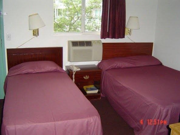 Фото Travelodge by Wyndham Savannah Midtown