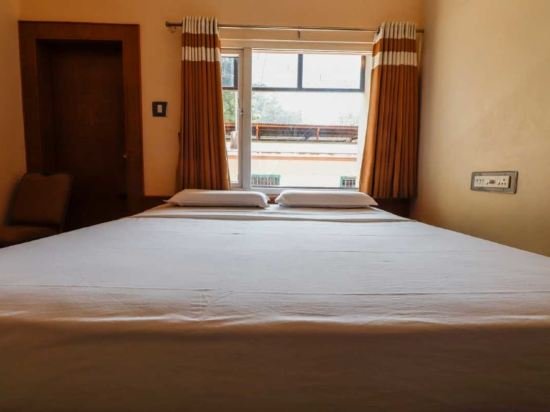 Фото Hotel Subham